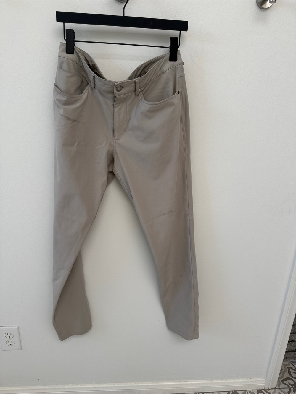 Lululemon Men’sClassic Straight-Leg Khaki Pants - Light Beige